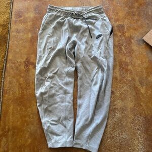 Nike Tech Fleece Pants Men’s Medium Standard Fit Taper Leg Gray 928507-063